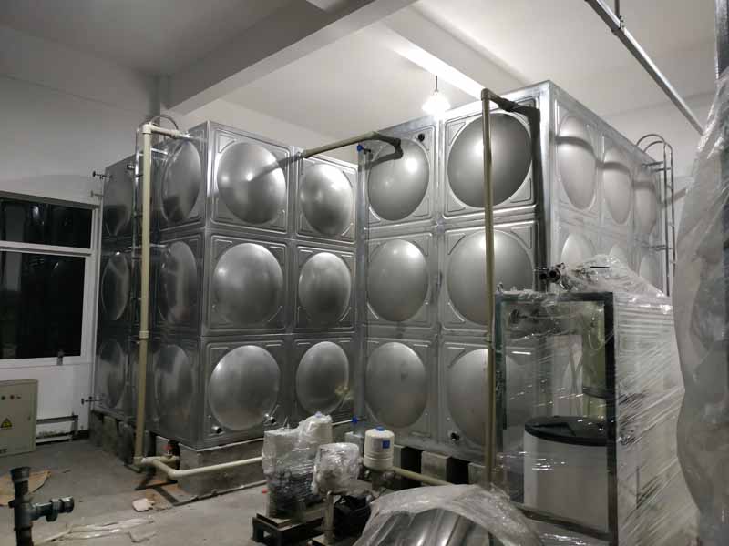 龙泉2台不锈钢水箱安装现场使用单位：美尔则道成都科技有限公司